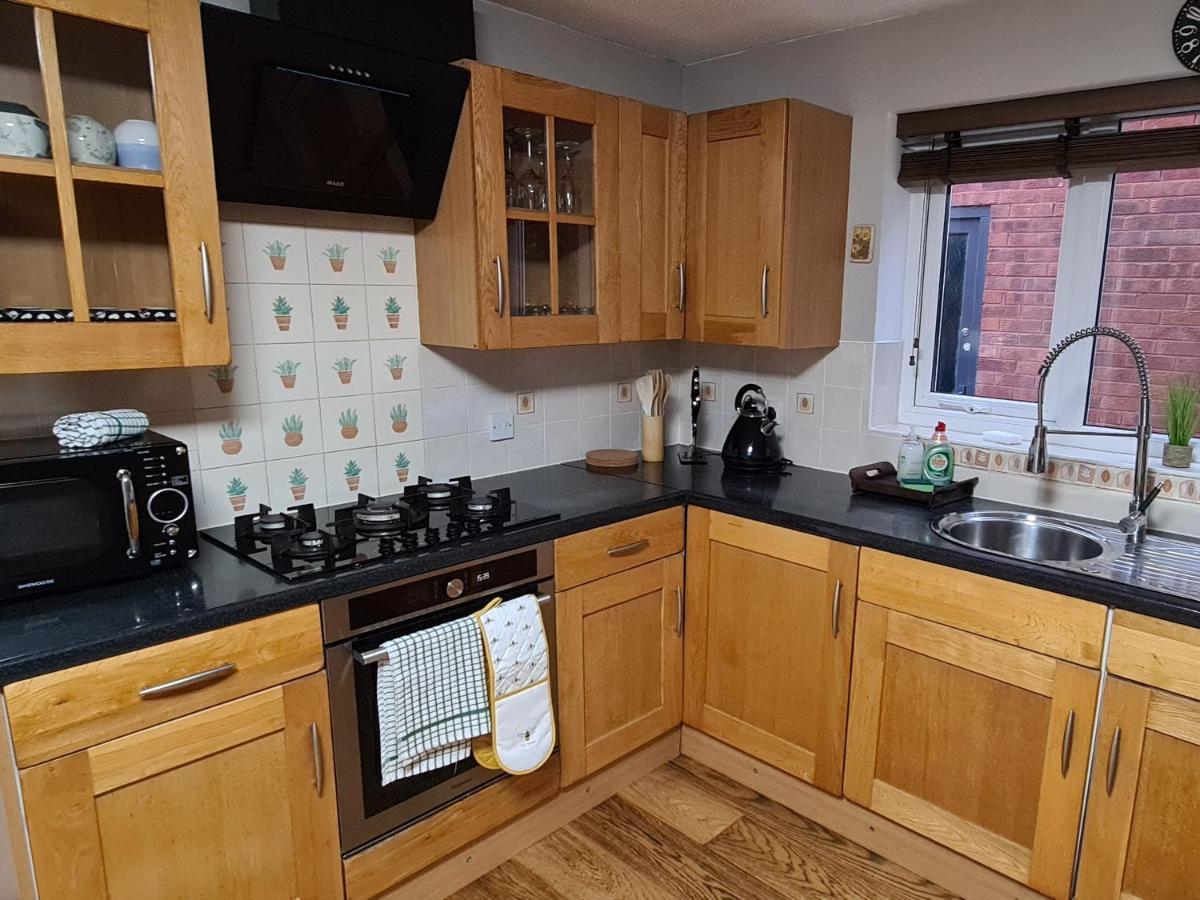 Spacious, 5 Bed House For 9 In Chester Exteriör bild