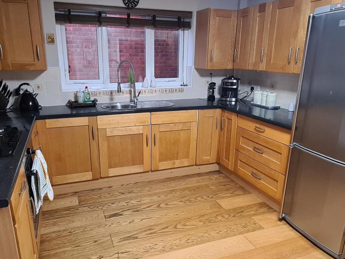Spacious, 5 Bed House For 9 In Chester Exteriör bild