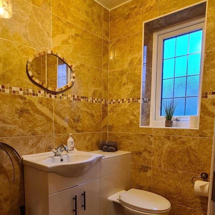 Spacious, 5 Bed House For 9 In Chester Exteriör bild