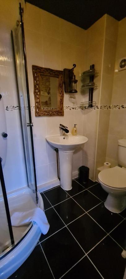 Spacious, 5 Bed House For 9 In Chester Exteriör bild